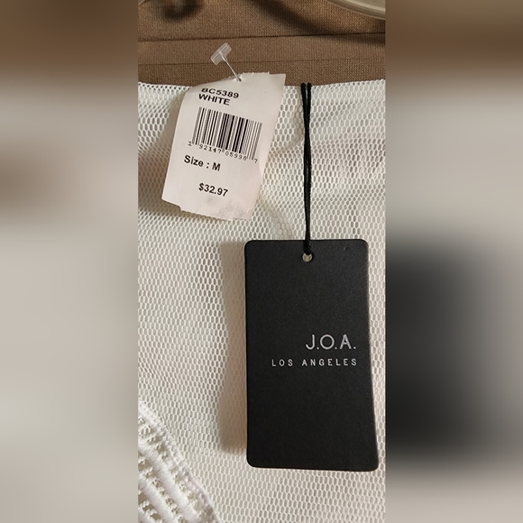 J.O.A. Los Angeles Women's Sheer Overlay White Mini Skirt with side Zipper. M - Picture 5 of 6